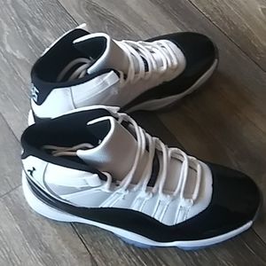 AIR JORDAN 11 RETRO